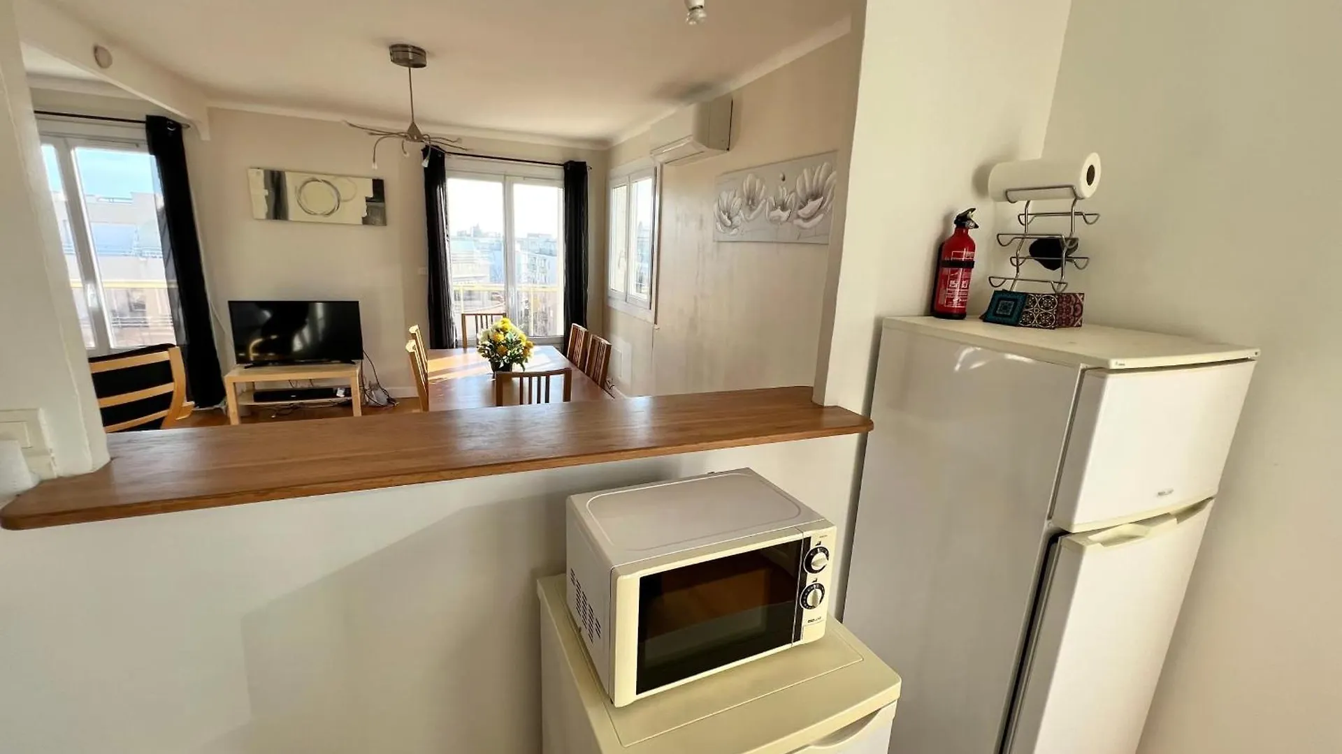 Juan Les Pins Centre Ville - 4 Personnes - Dernier Etage Antibes 0*,  France