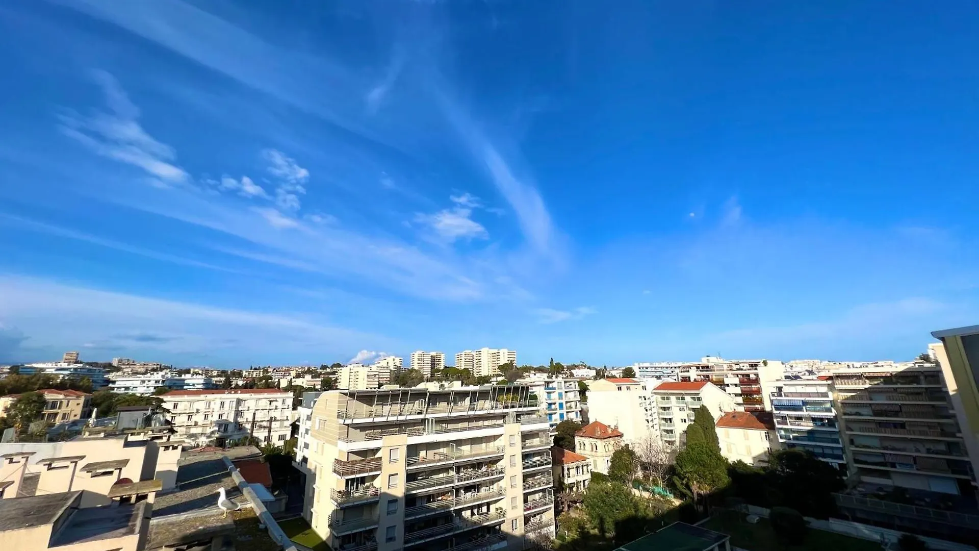 Juan Les Pins Centre Ville - 4 Personnes - Dernier Etage Antibes Apartment